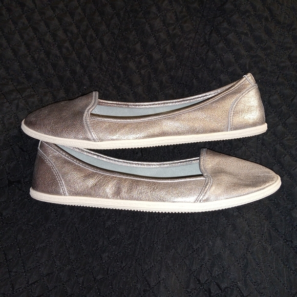 Dolce Vita Silver Solaman Suede Flats sz 9.5 - Picture 8 of 11